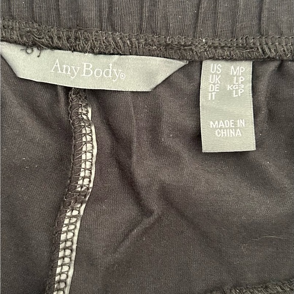 NWT AnyBody Cozy Knit Tie-Dye Top and Jogger Set Black/Blush size Medium Petite - Picture 12 of 15